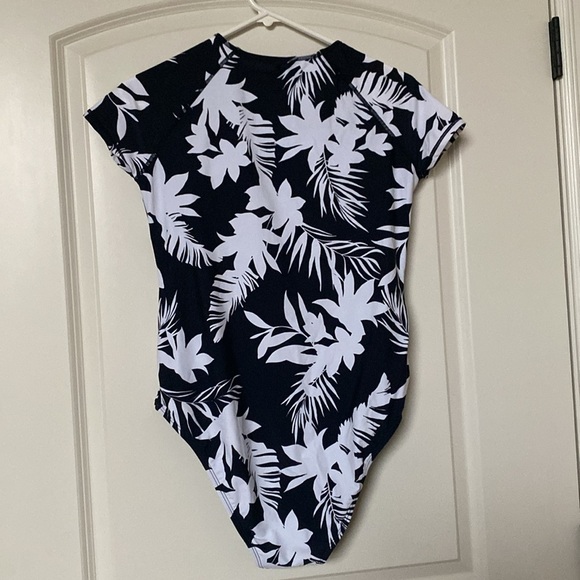 NWT CUPSHE floral zip front swimsuit Womens L Black/White bathing suit modest - Picture 3 of 12